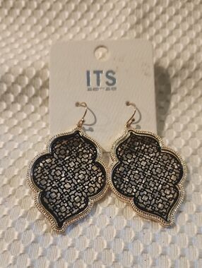 ITS Sense Black Filigree & Gold-Tone Quatrefoil Drop Earrings